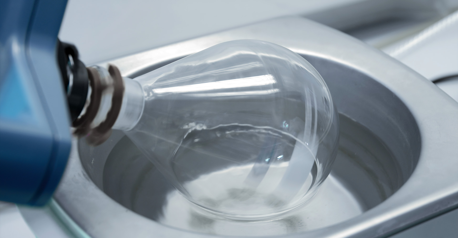 Shanghai Heqi Glassware Co., Ltd.